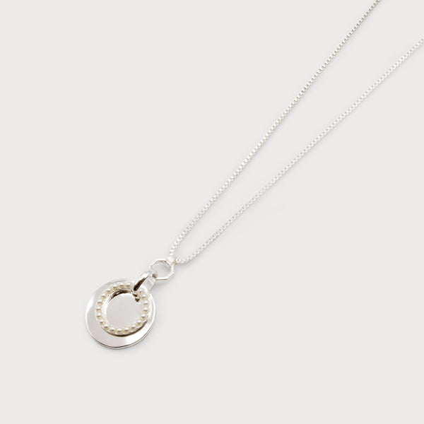 Caracol | Double rings & Mini pearls pendant on adjustable chain