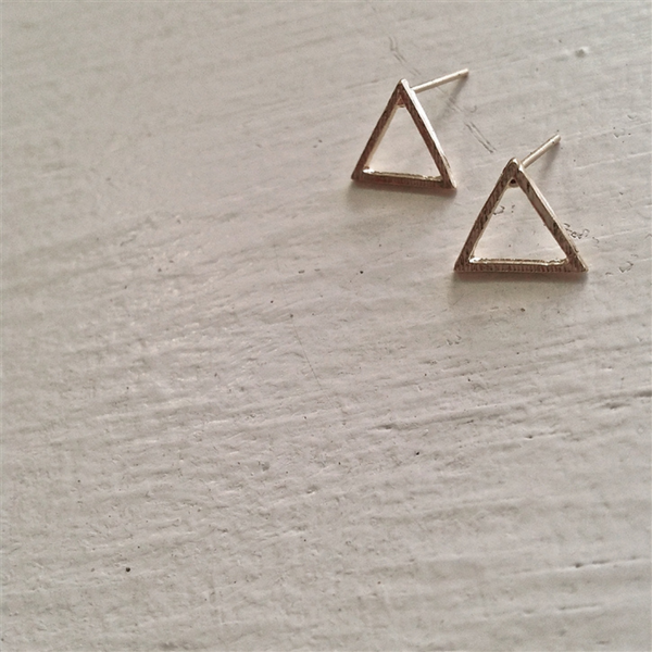 Triop Triangle Outline Stud Earrings